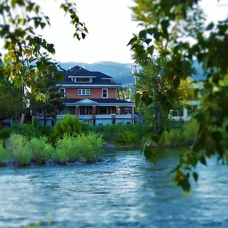 Goldsmith'S River Front Inn