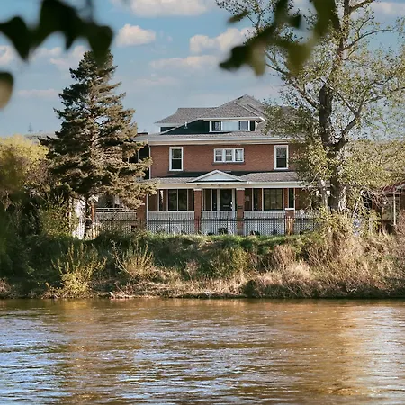 Goldsmith'S River Front Inn